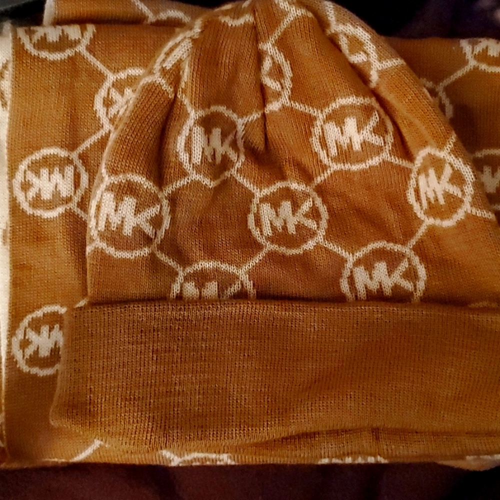 Michael Kors Hat and Scart Set NWT